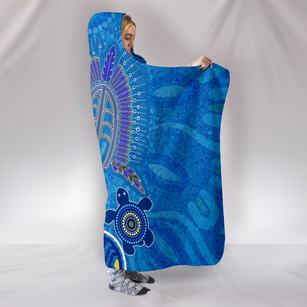 torres-strait-hooded-blanket-dhari-and-turtle